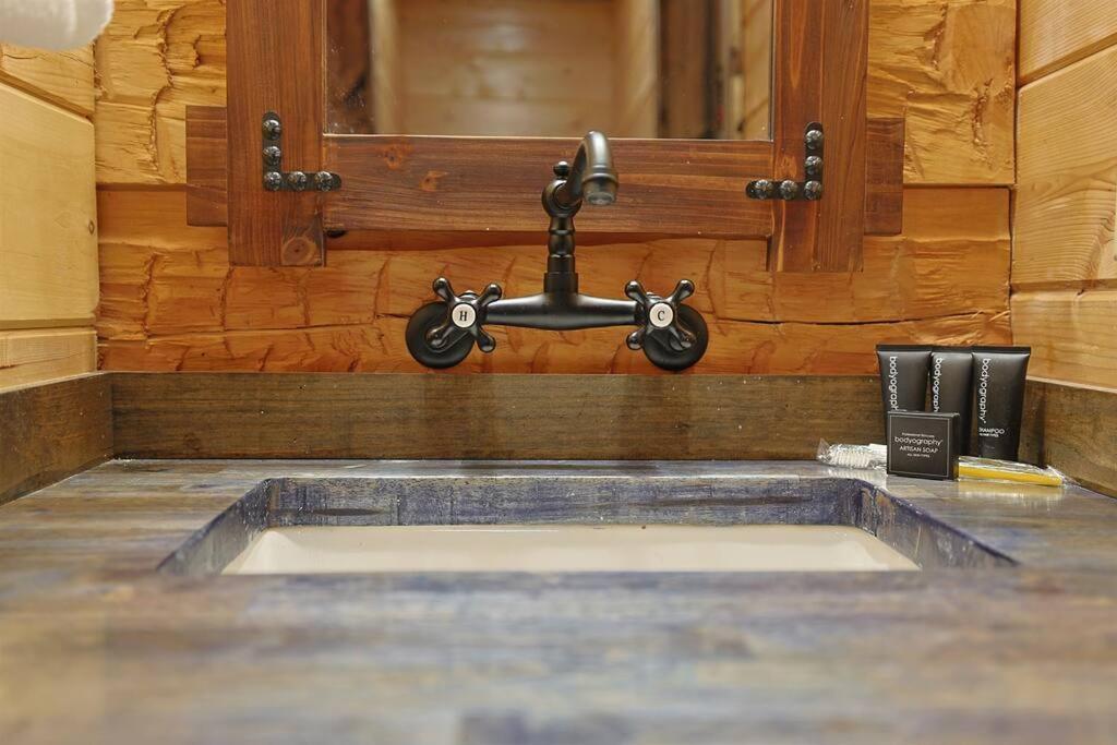 Rustic Modern Cabin With Hot Tub Near Rafting And Great Smokey Mountains Bryson City Exterior photo