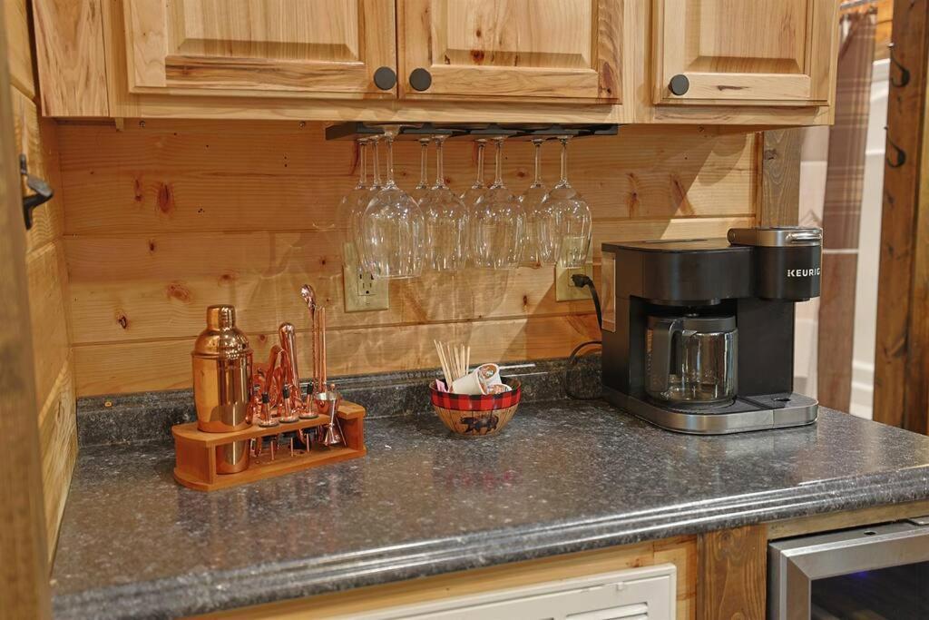 Rustic Modern Cabin With Hot Tub Near Rafting And Great Smokey Mountains Bryson City Exterior photo